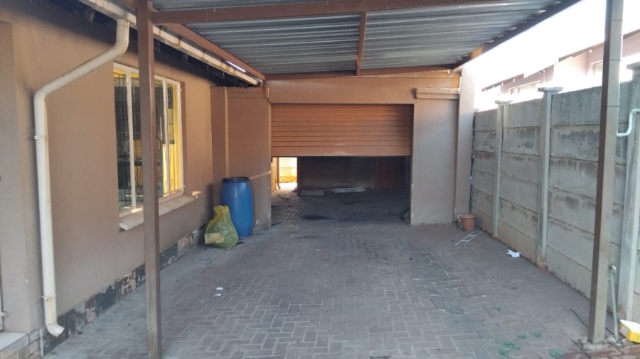 4 Bedroom Property for Sale in Geelhoutpark North West